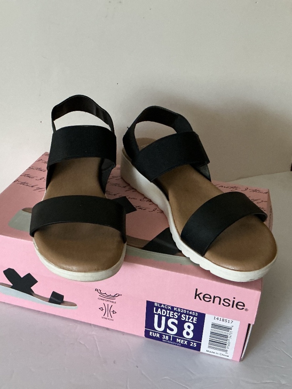 Kensie Sandal size 8 Black  EUC